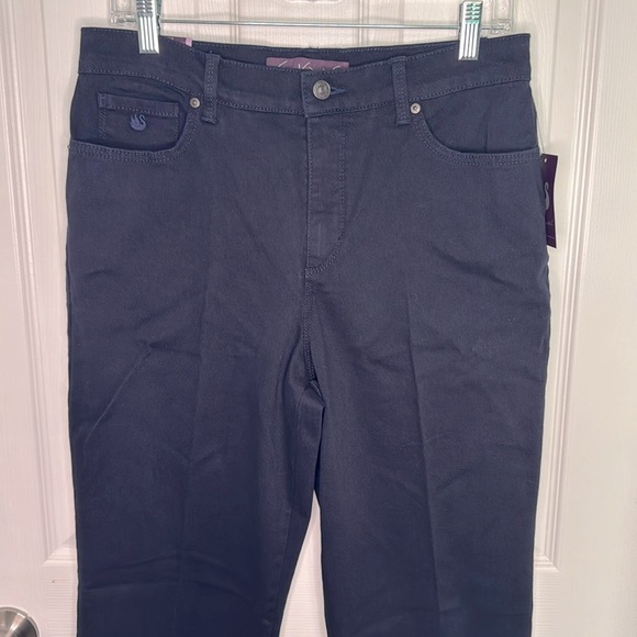 NWT Gloria Vanderbilt Slimming Blue Jeans - Picture 1 of 7